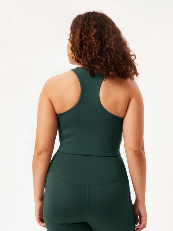 PALOMA - Plus Size Topp fra Girlfriend Collective