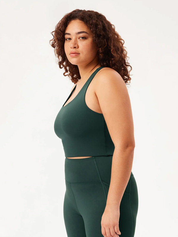 PALOMA - Plus Size Topp fra Girlfriend Collective