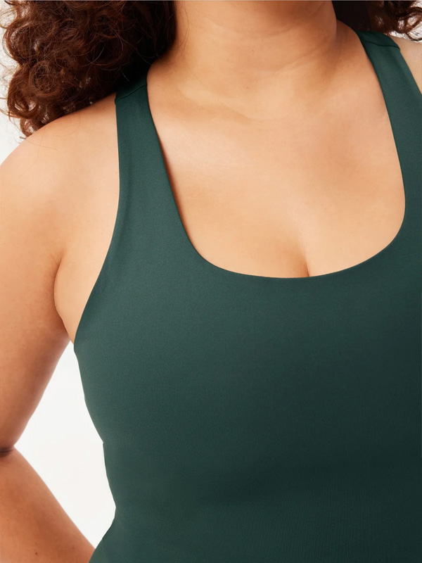 PALOMA - Plus Size Topp fra Girlfriend Collective