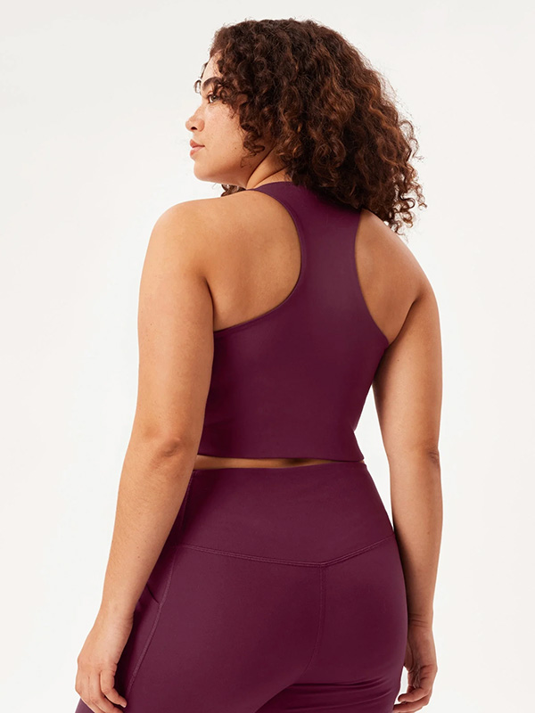 PALOMA - Plus Size Topp fra Girlfriend Collective