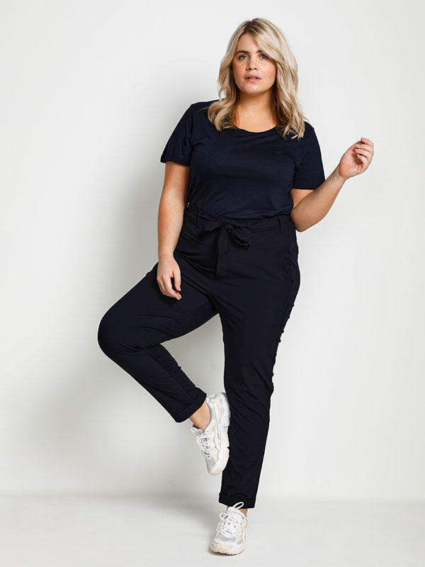 JIA - Plus Size Bukser fra Kaffe Curve