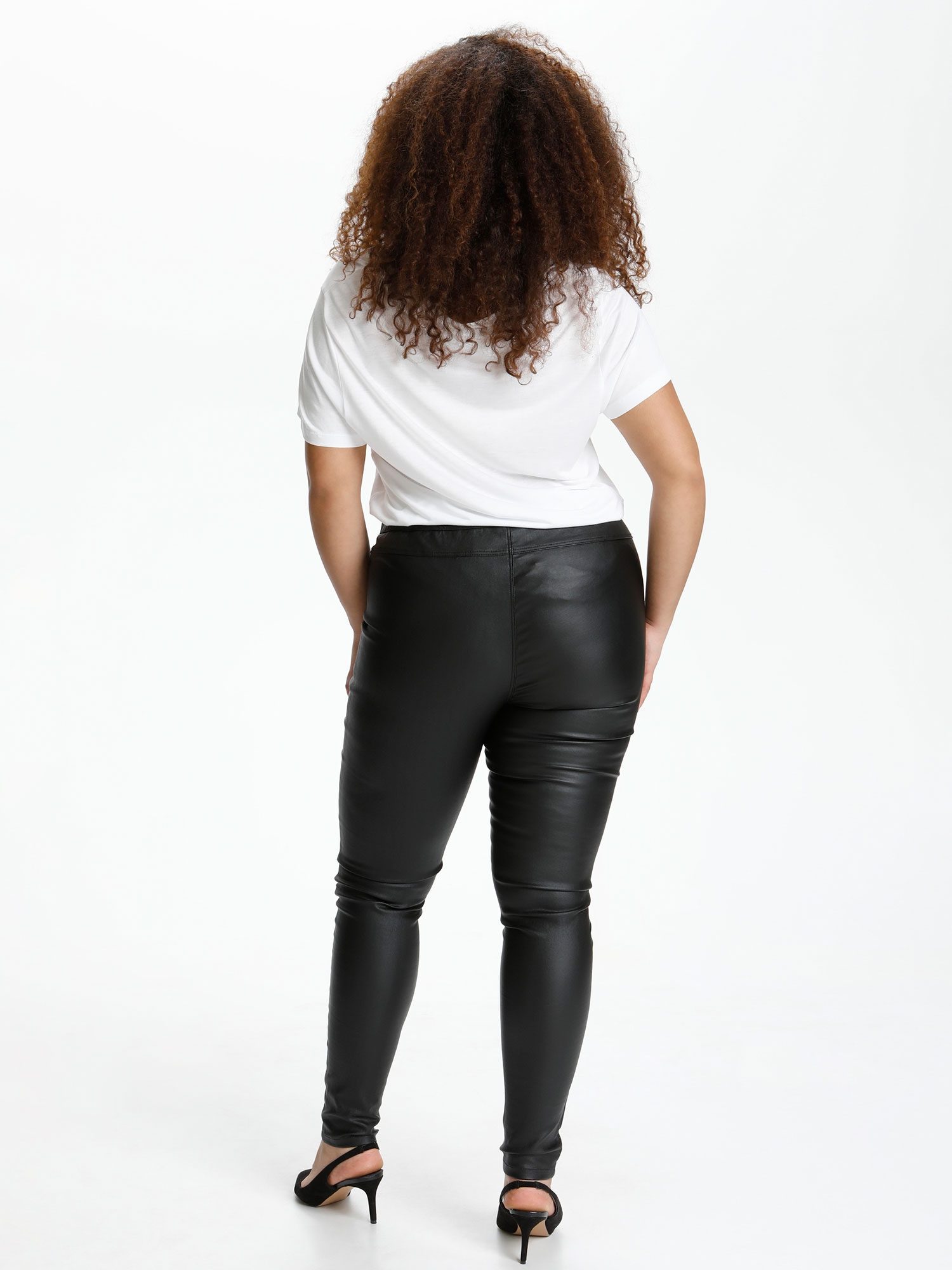 Sorte skind look leggings  fra Kaffe Curve