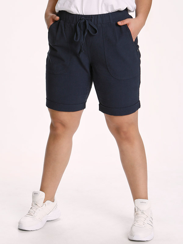 NANA - Mørkeblå shorts i bomull fra Kaffe Curve