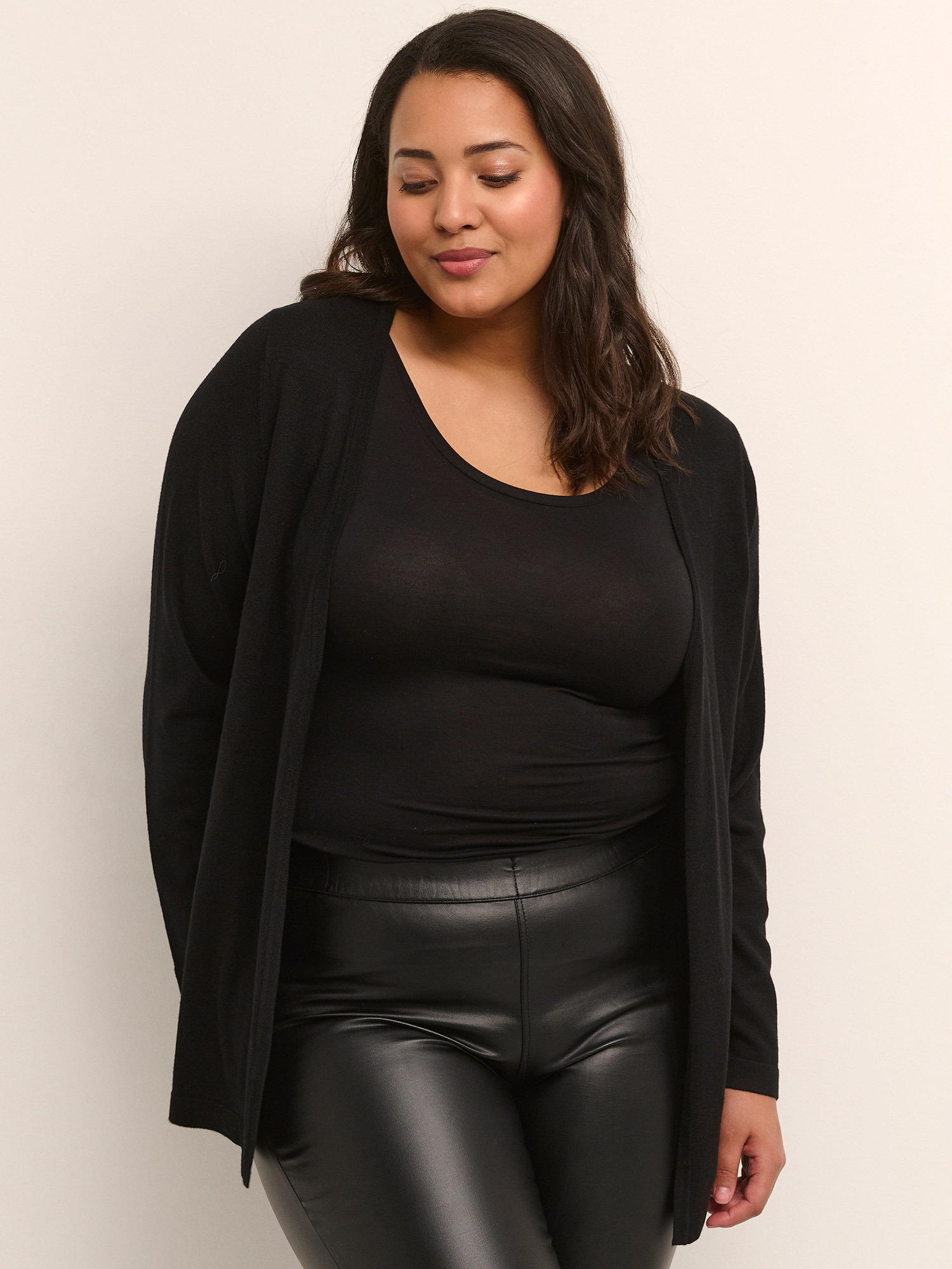 FARSIA  - Plus Size Cardigan fra Kaffe Curve