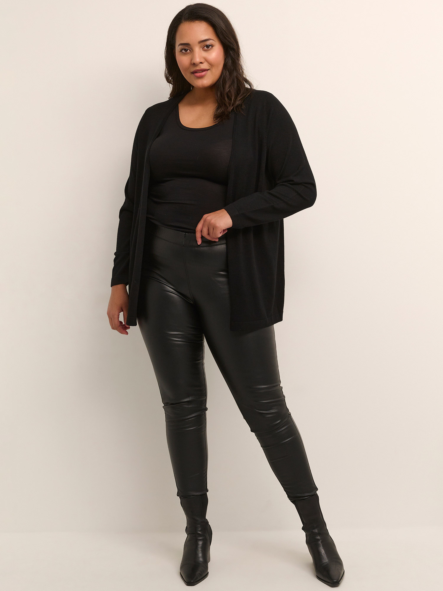 FARSIA  - Plus Size Cardigan fra Kaffe Curve