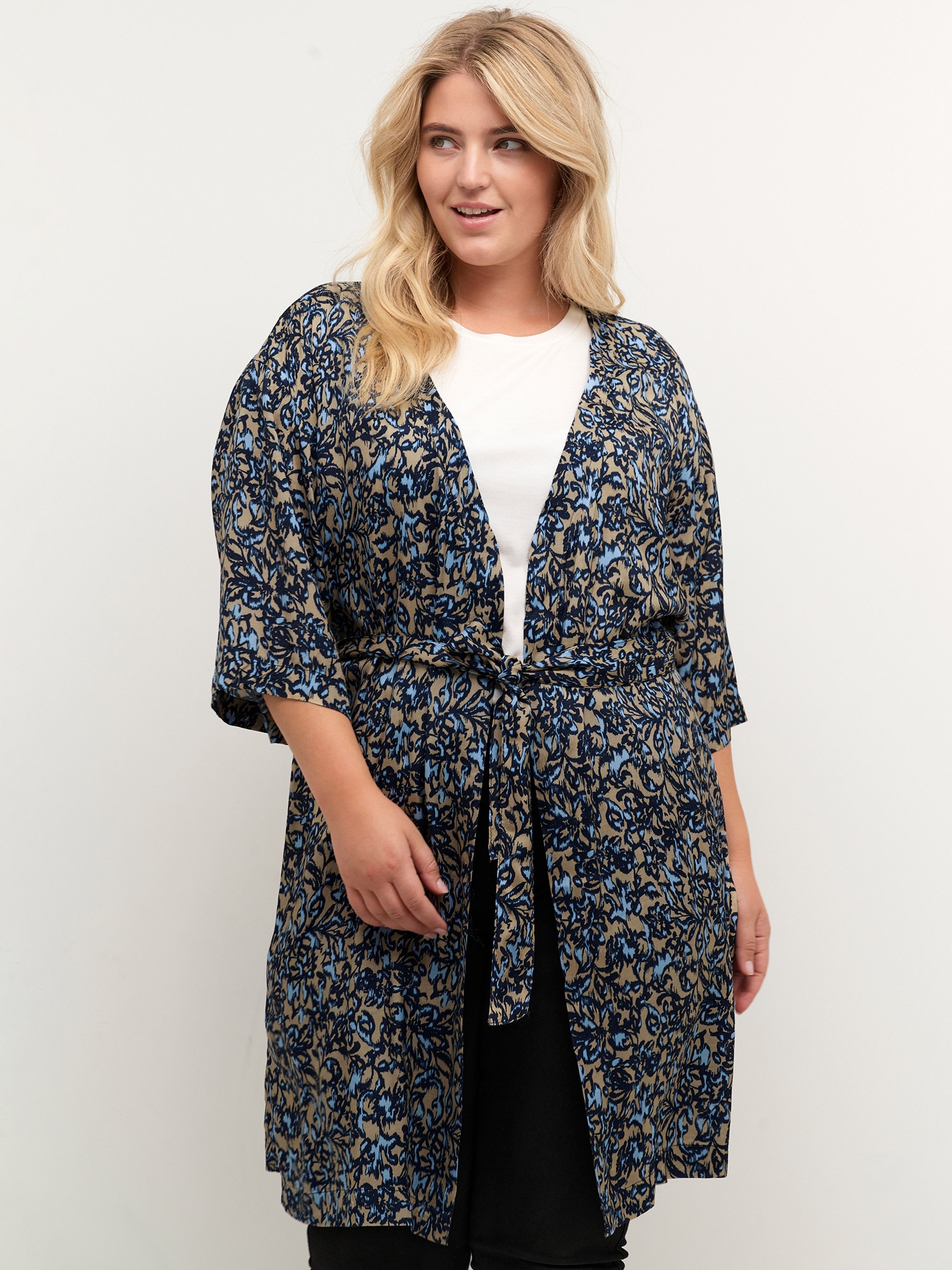 Kimono fra Kaffe Curve