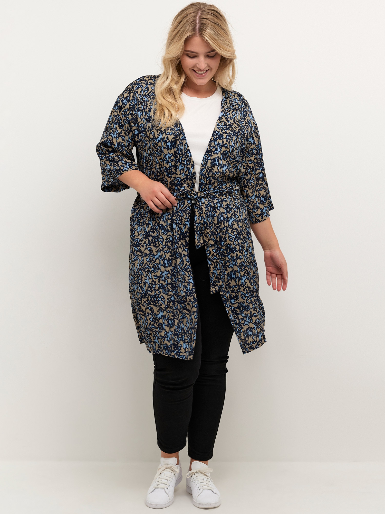 Kimono fra Kaffe Curve