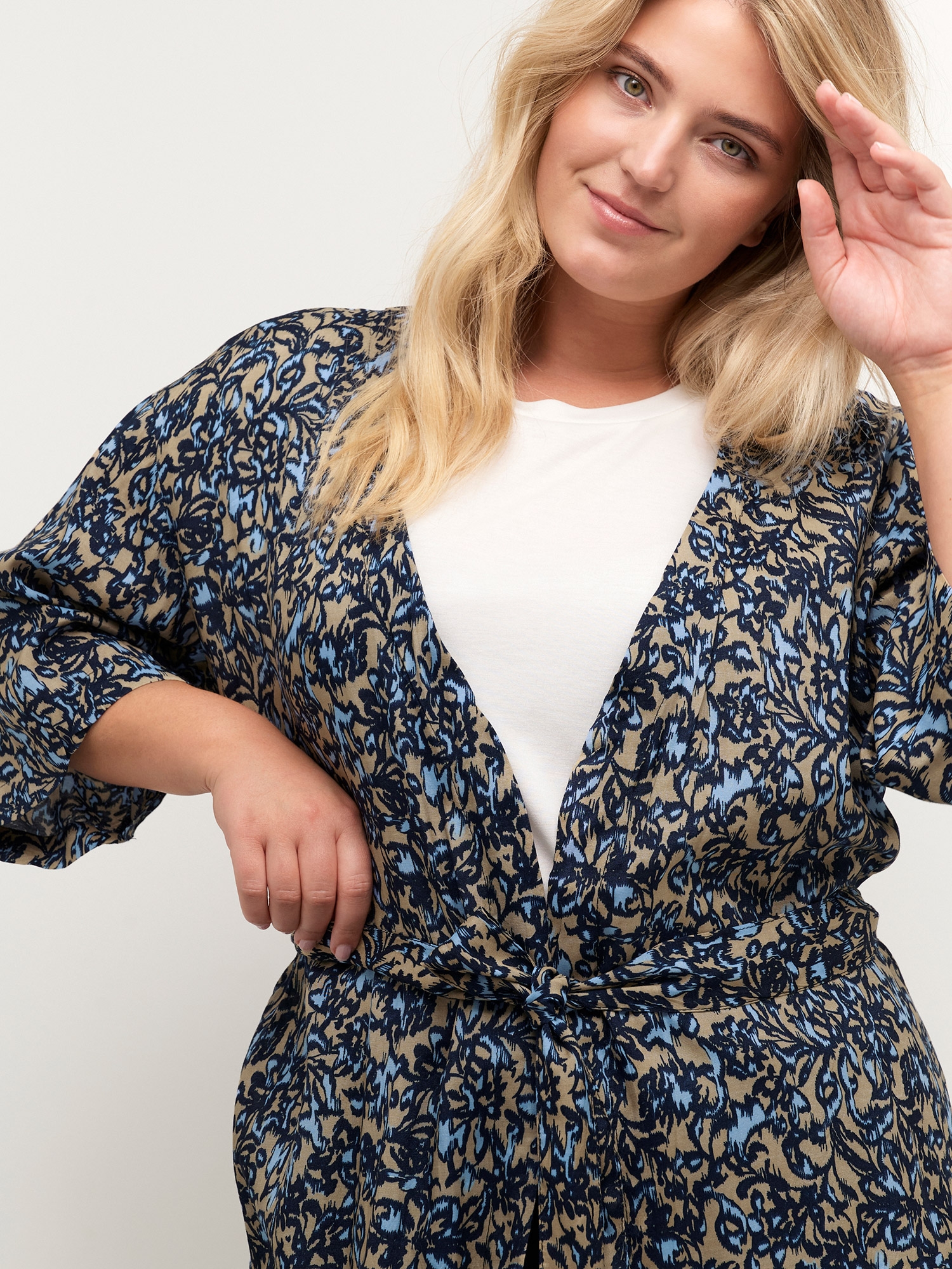 Kimono fra Kaffe Curve