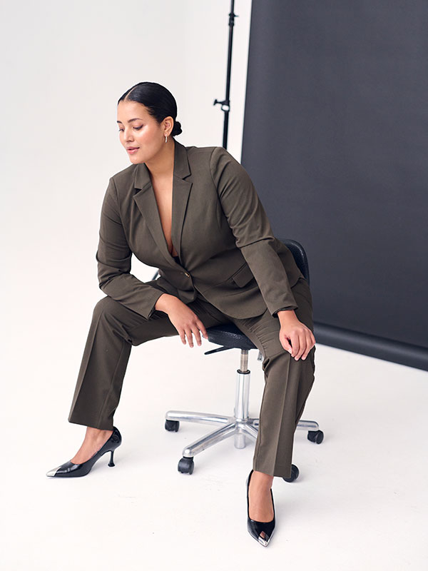 SAKIRA - Plus Size Bukser fra Kaffe Curve