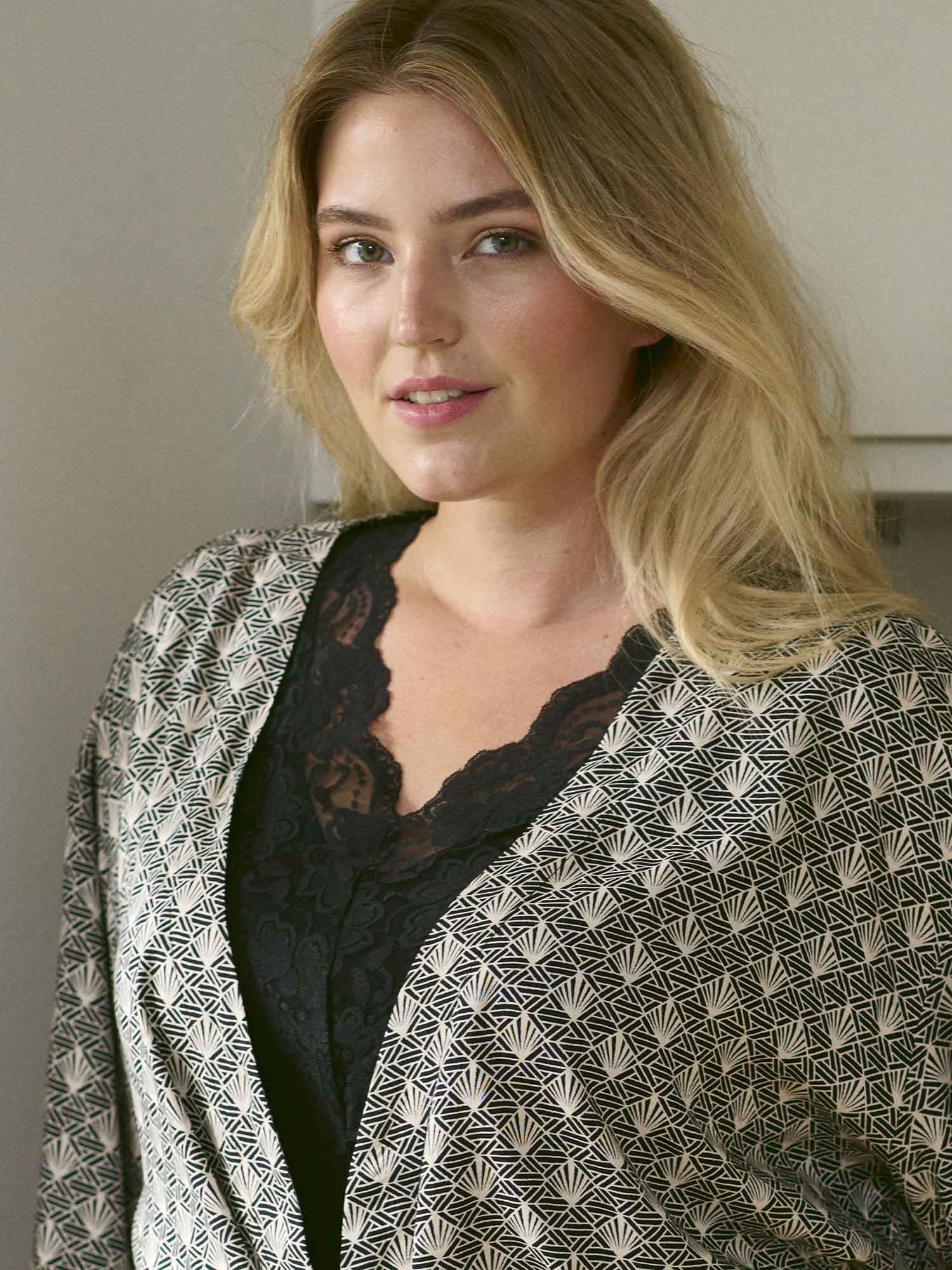 Kimono fra Kaffe Curve