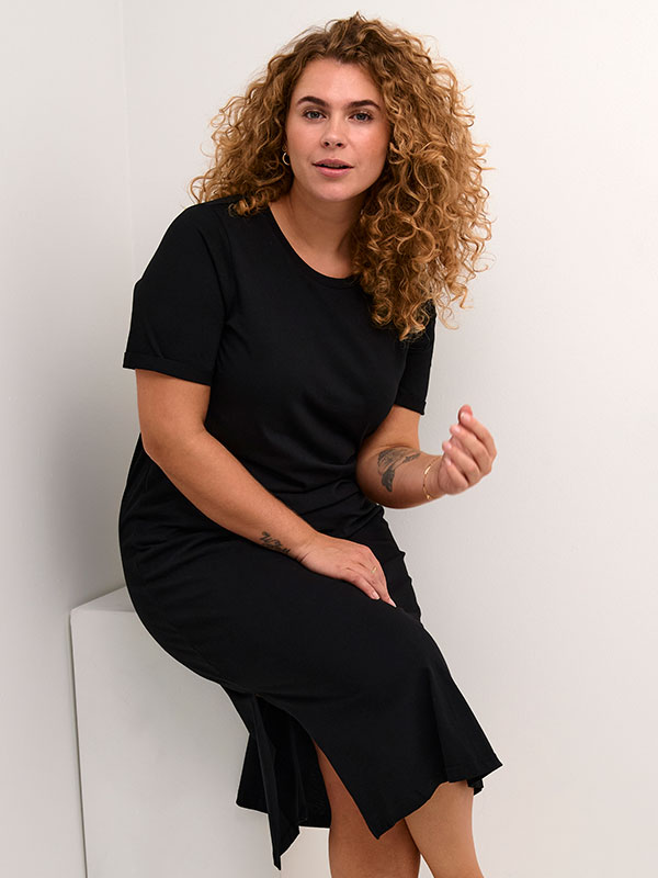 CALINE - Plus Size Kjole fra Kaffe Curve