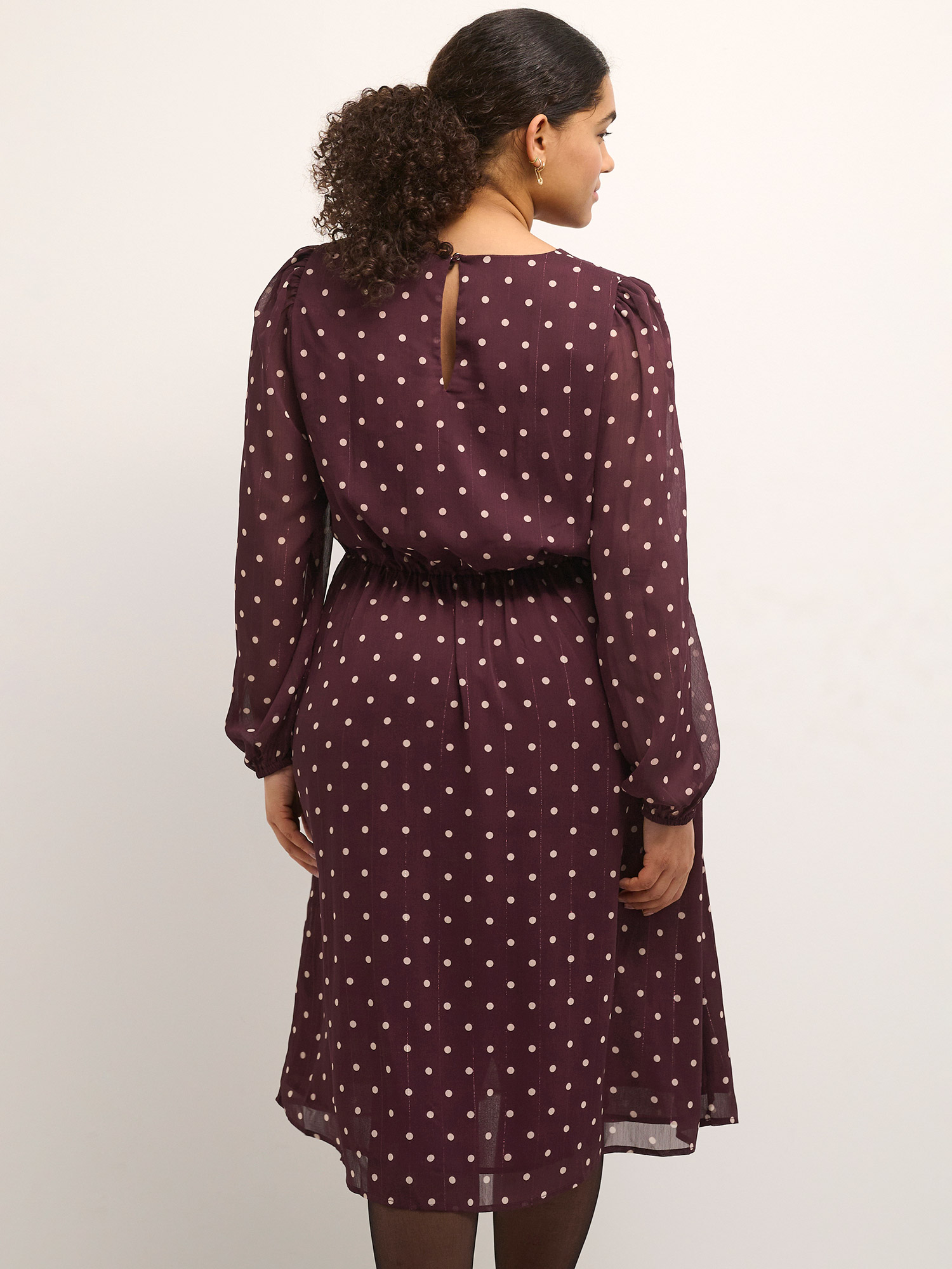 SMILA - Mørkelilla kjole med prikker fra Kaffe Curve