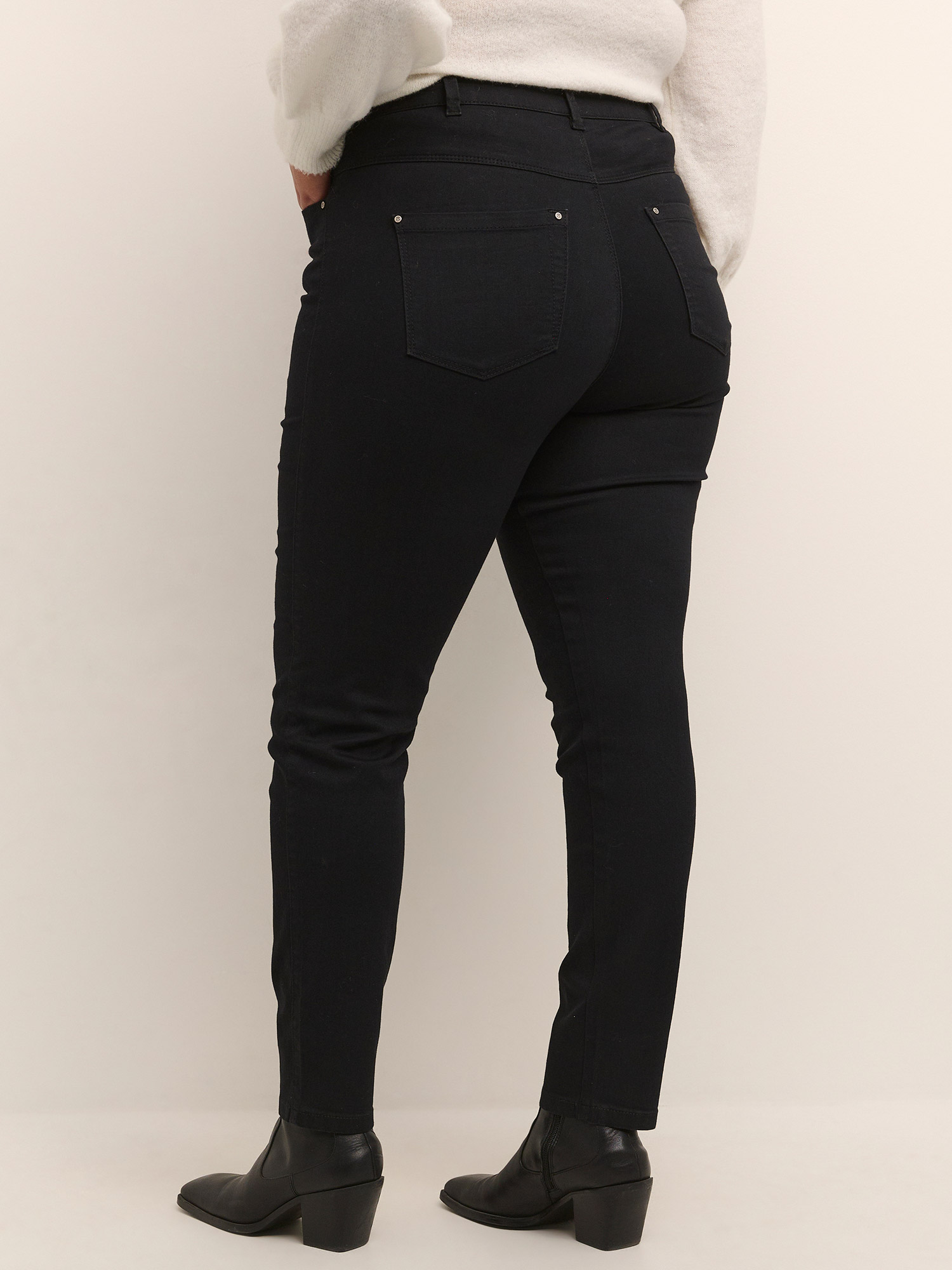 KC WILLA - Svarte jeans med smale ben fra Kaffe Curve