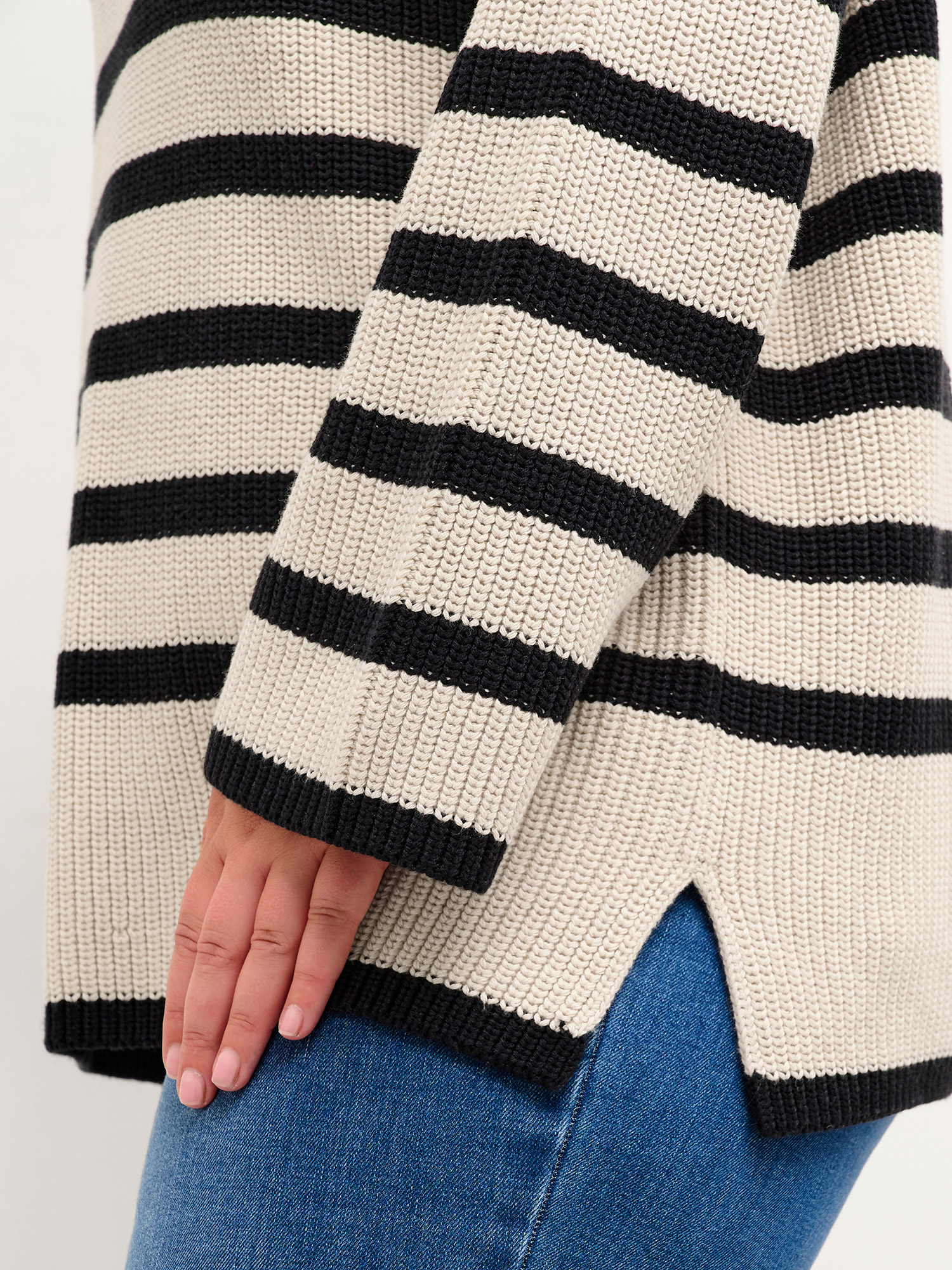 MILLA - Beige strikket genser med striber fra Kaffe Curve