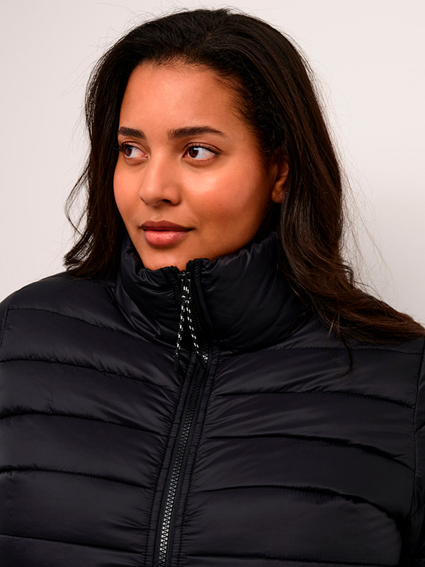 LINA  - Plus Size Jakke fra Kaffe Curve
