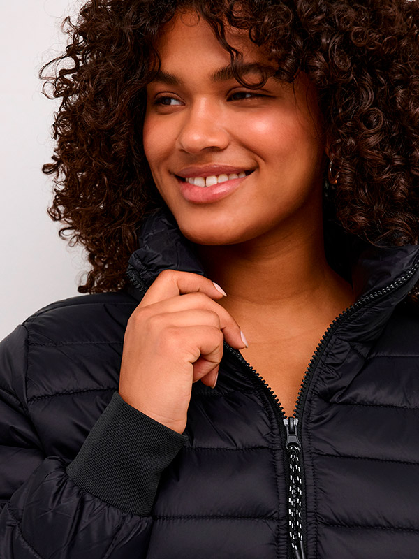 LINA  - Plus Size Jakke fra Kaffe Curve