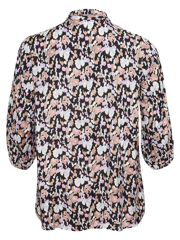 OBBY - Bluse med blondekrave og farget print fra Kaffe Curve