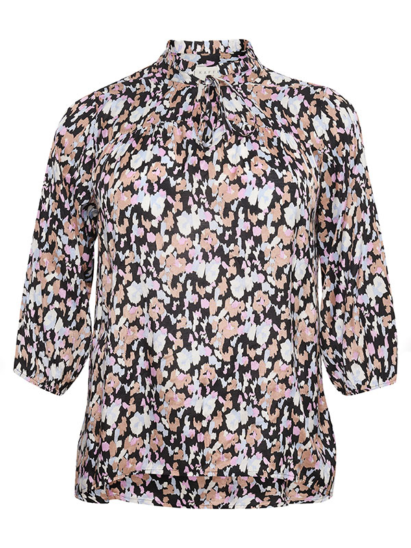 OBBY - Bluse med blondekrave og farget print fra Kaffe Curve