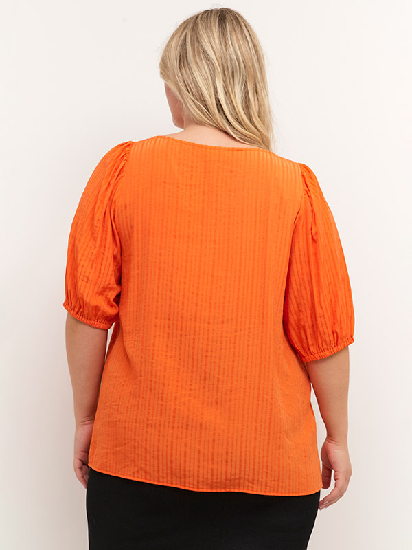 SILJE - Oransje bluse med struktur fra Kaffe Curve