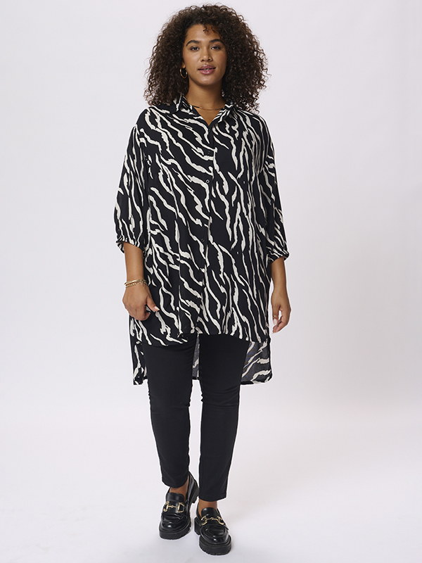SONNA  - Plus Size Skjorte fra Kaffe Curve