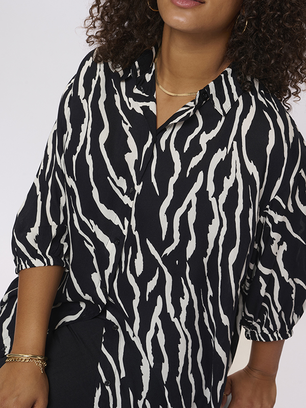 SONNA  - Plus Size Skjorte fra Kaffe Curve