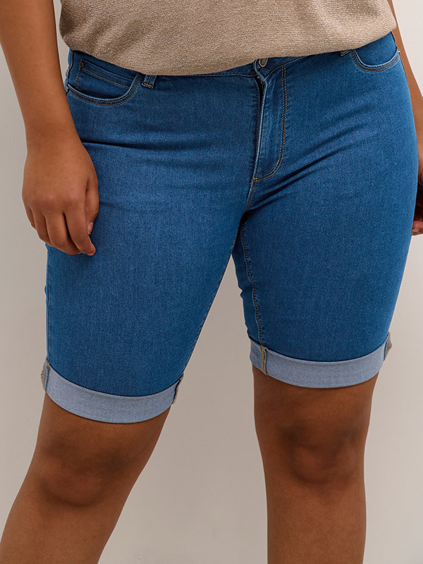 VICKA - Blå shorts i stretch denim fra Kaffe Curve