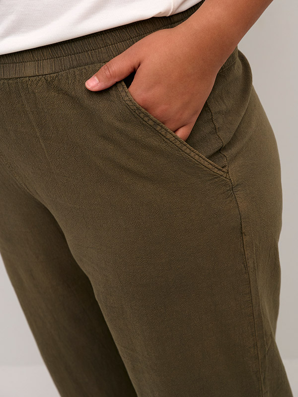 NANA  - Plus Size Bukser fra Kaffe Curve