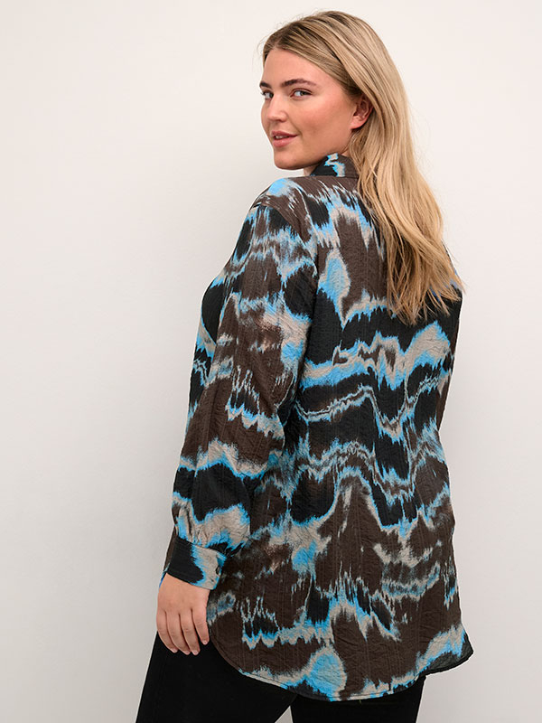 SUSSE - Brun tunika med blåt print fra Kaffe Curve