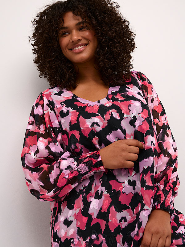 Kjole fra Kaffe Curve