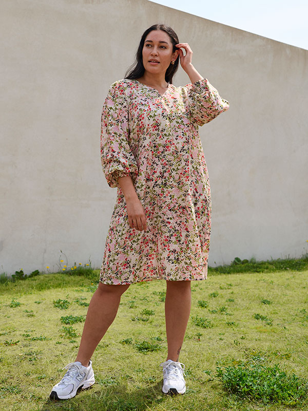 Kjole fra Kaffe Curve