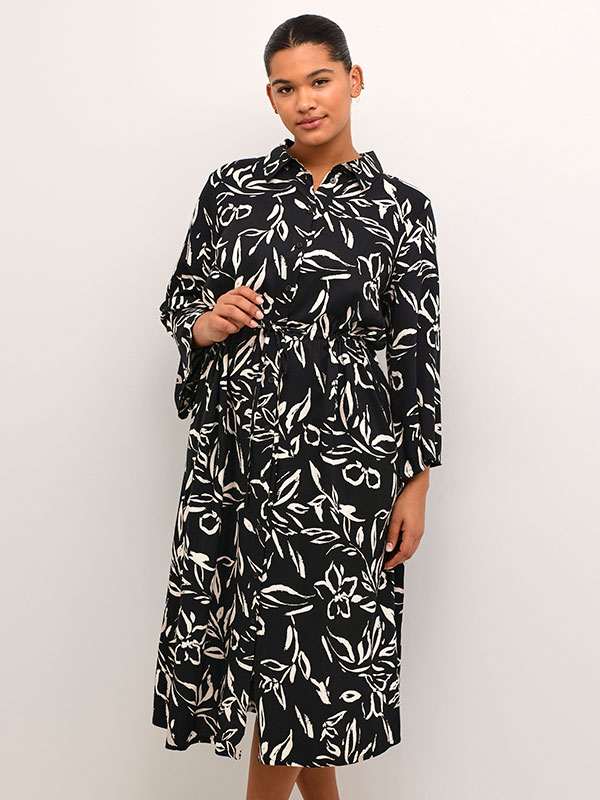KCFLORA - Plus Size Kjole fra Kaffe Curve