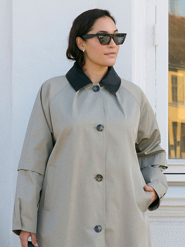 KCSANNA - Plus Size Frakk fra Kaffe Curve