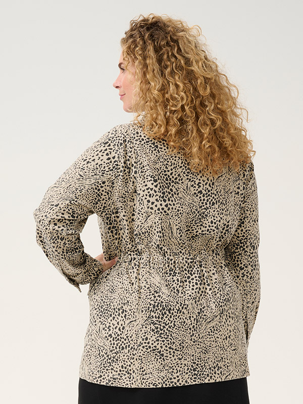 KCLISIA - Plus Size Jakke fra Kaffe Curve