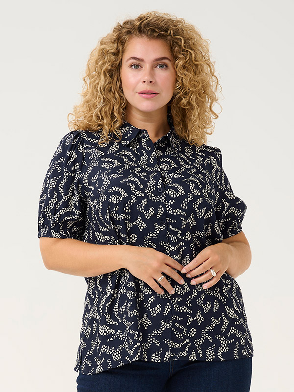 KCBEATE - Plus Size Skjorte fra Kaffe Curve