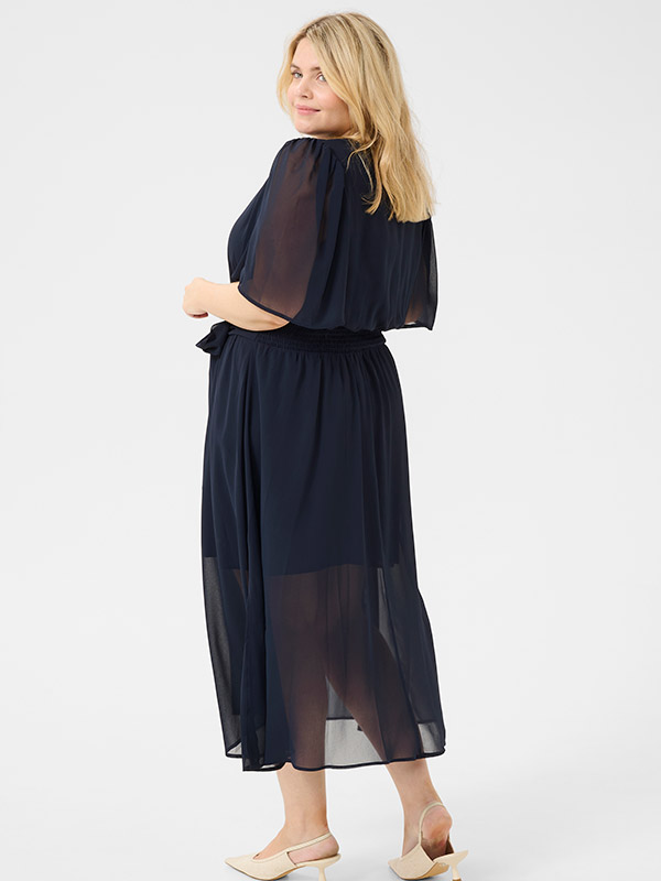 KCEVI - Plus Size Kjole fra Kaffe Curve