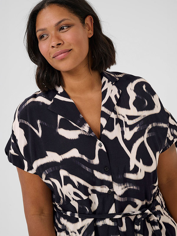 KCMAREN - Plus Size Kjole fra Kaffe Curve