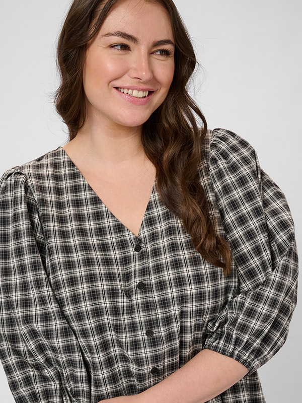 KCELINA - Plus Size Kjole fra Kaffe Curve