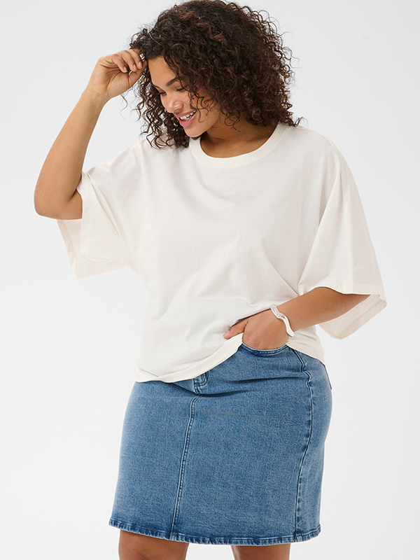 KCSTORMI - Plus Size T-skjorte fra Kaffe Curve