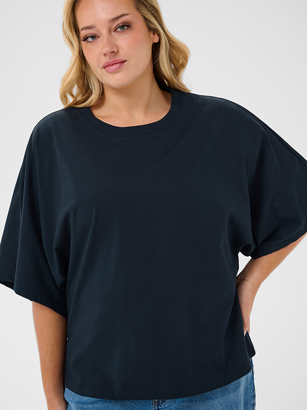 KCSTORMI - Plus Size T-skjorte fra Kaffe Curve