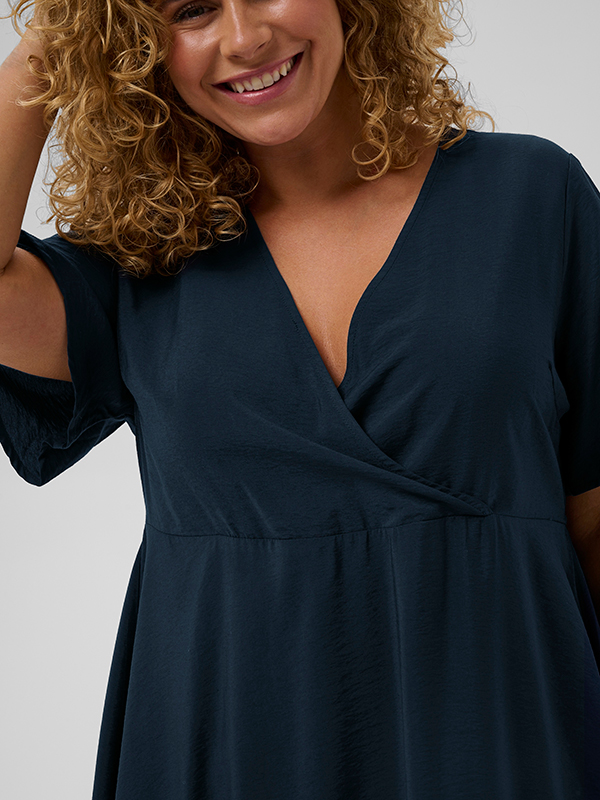 KCNEELA - Plus Size Kjole fra Kaffe Curve