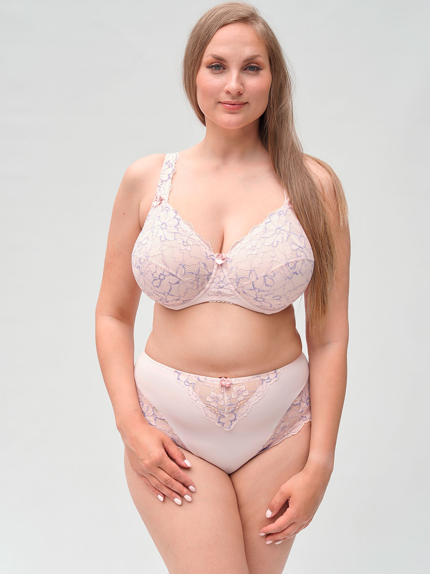 BEATE MIDI - Rosa truse med blonde fra Plaisir