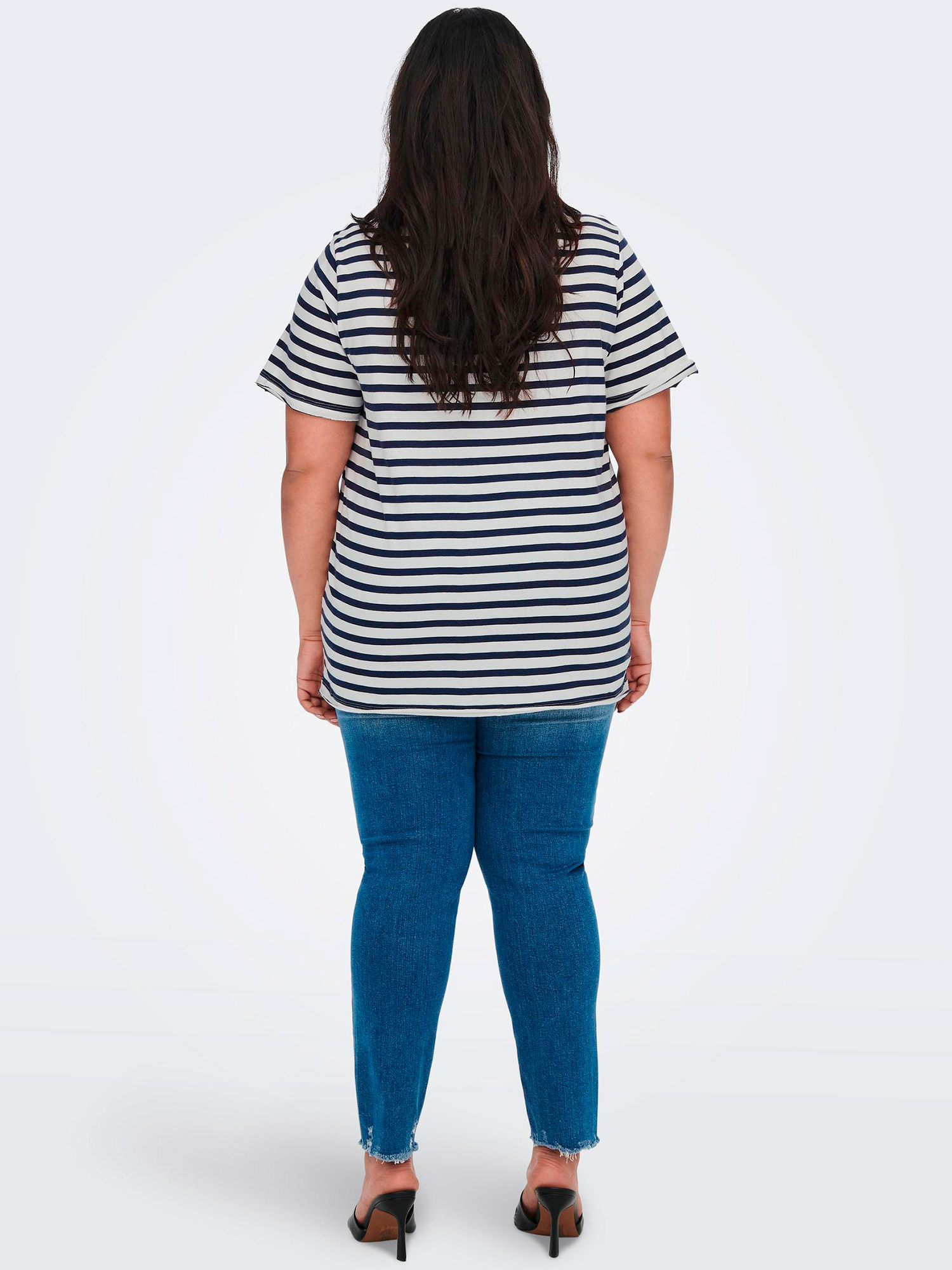 Carlife - Offwhite t-skjorte med blå striper fra Only Carmakoma