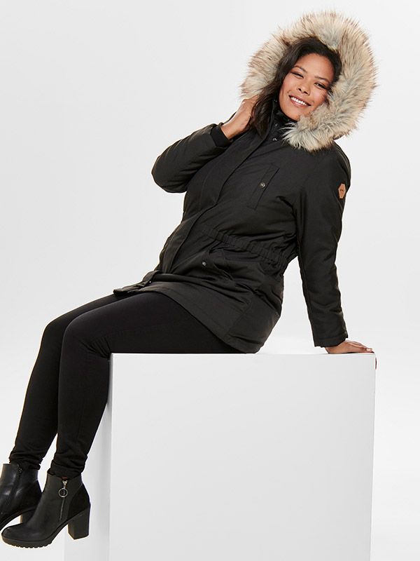 CARIRENA - Plus Size Jakke fra Only Carmakoma