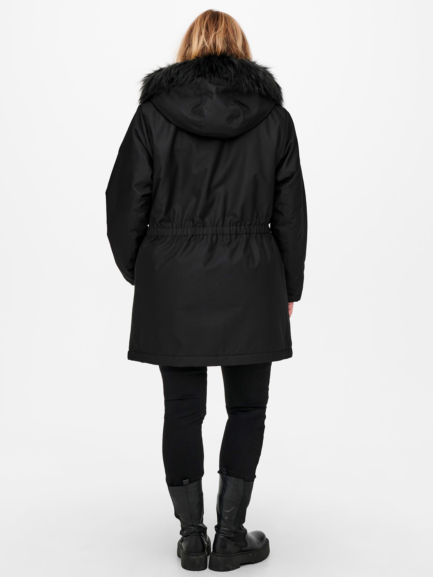 Car IRENA - Varm svart vinter jakke med hette fra Only Carmakoma