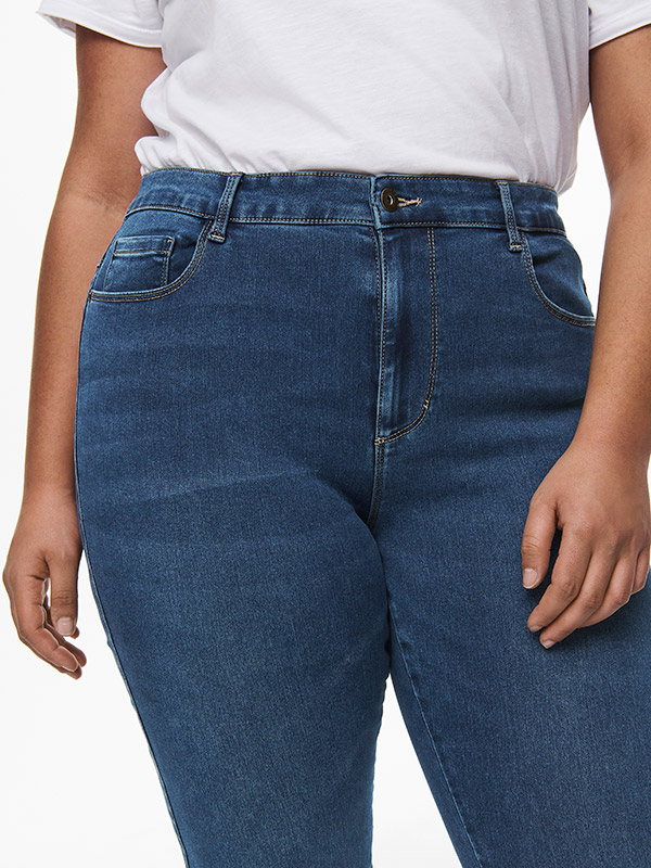 CARAUGUSTA - Plus Size Jeans fra Only Carmakoma
