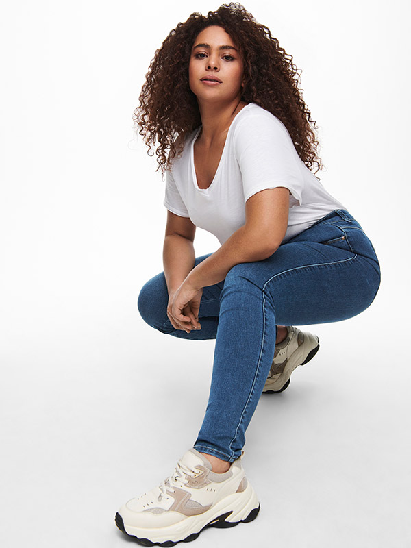 CARAUGUSTA - Plus Size Jeans fra Only Carmakoma