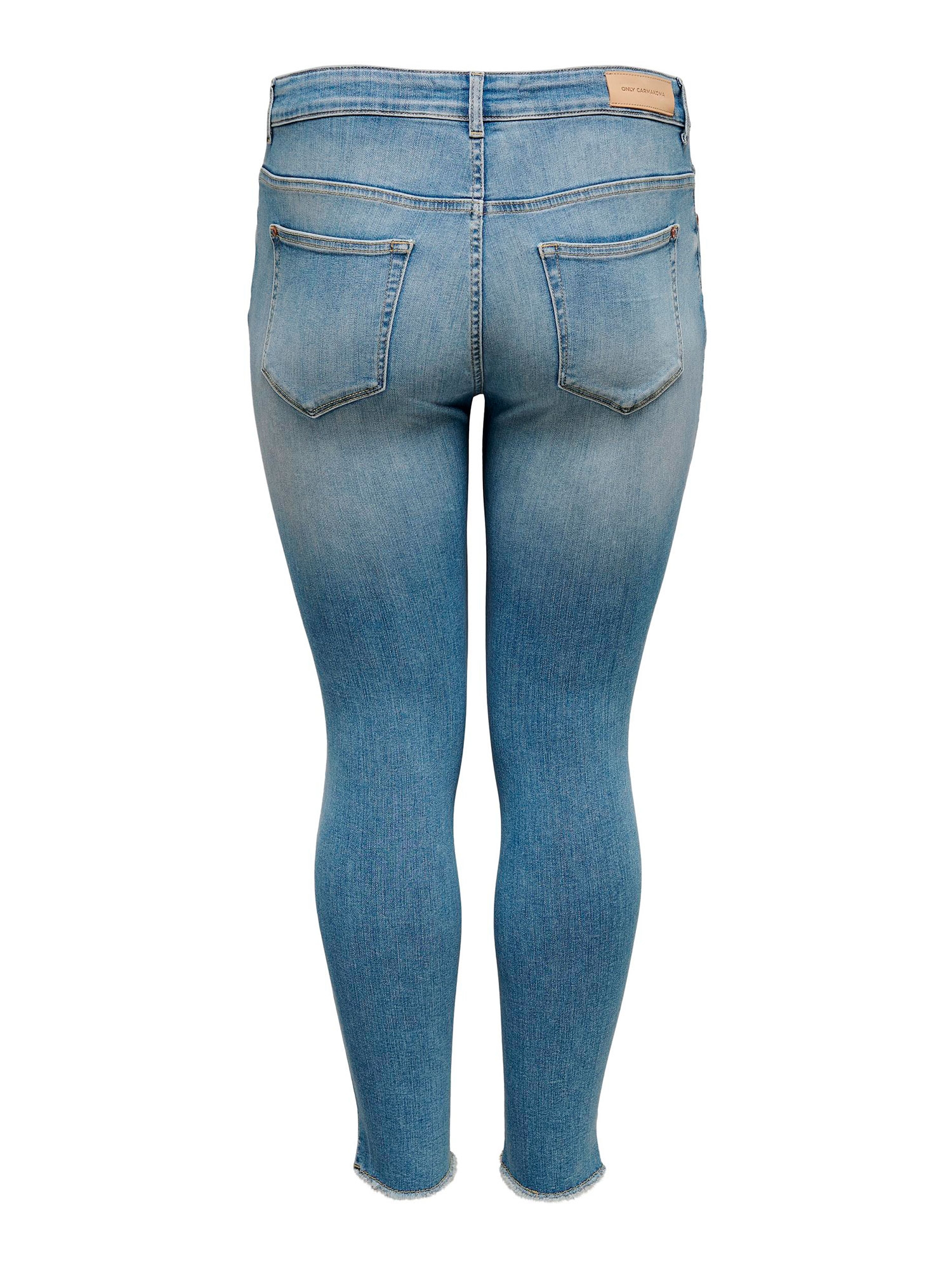 WILLY - Lyse stretch jeans med frynser ved anklen fra Only Carmakoma