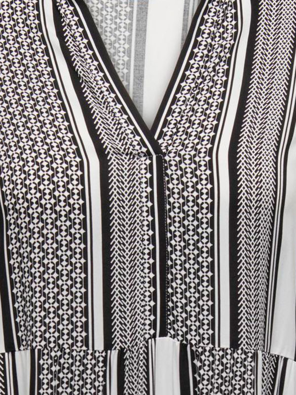MARRAKESH  - Lang viskosekjole i hvitt og svart mønster fra Only Carmakoma