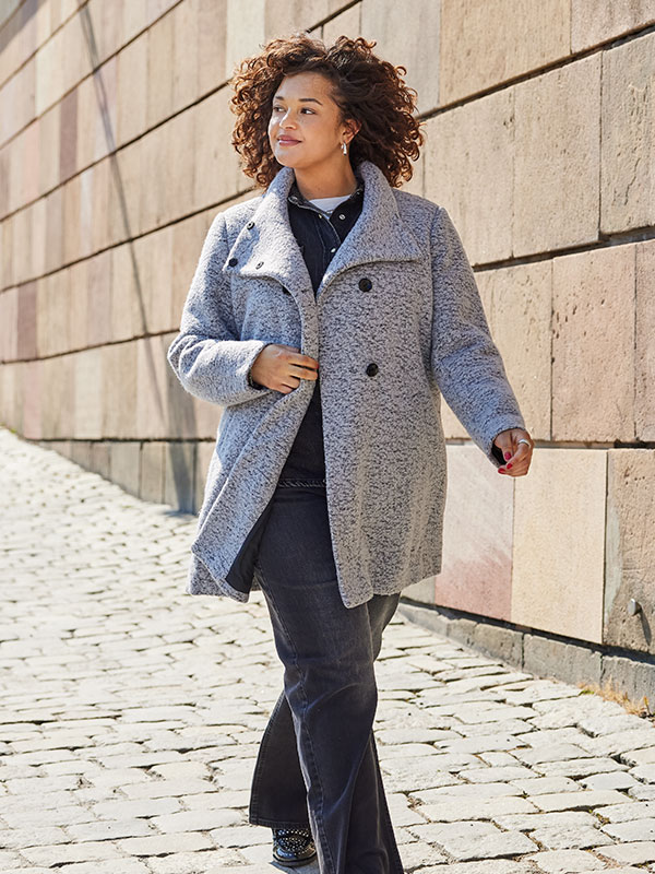 CARNEWSOPHIA - Plus Size Jakke fra Only Carmakoma