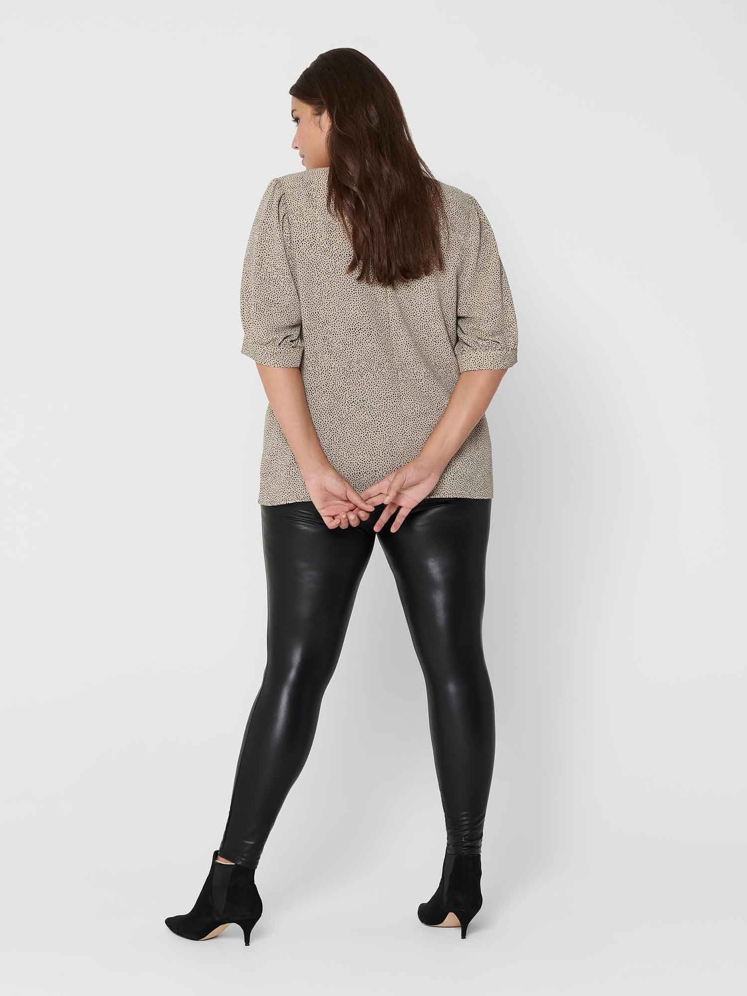 ROOL - Svarte leggings med skinnlook  fra Only Carmakoma